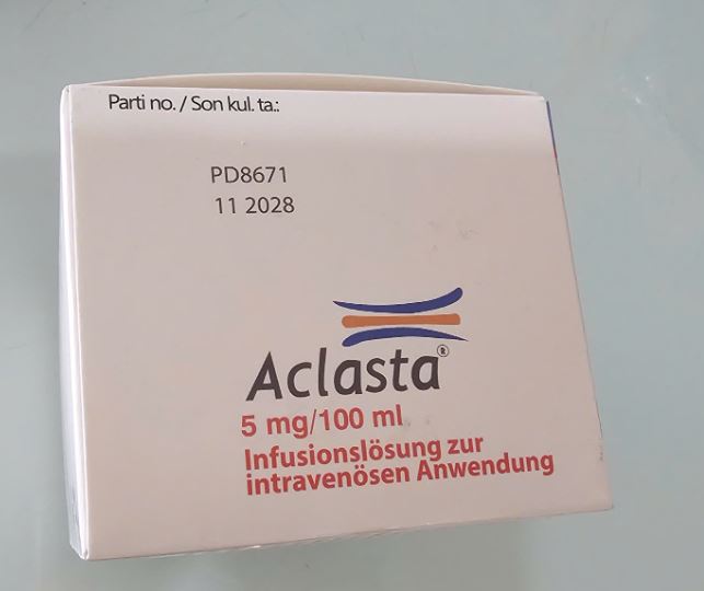 Thuốc Aclasta 5mg/100ml điều trị loãng xương ở phụ nữ sau mãn kinh